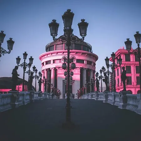 Lovely Downtown -elena * Скоп'є